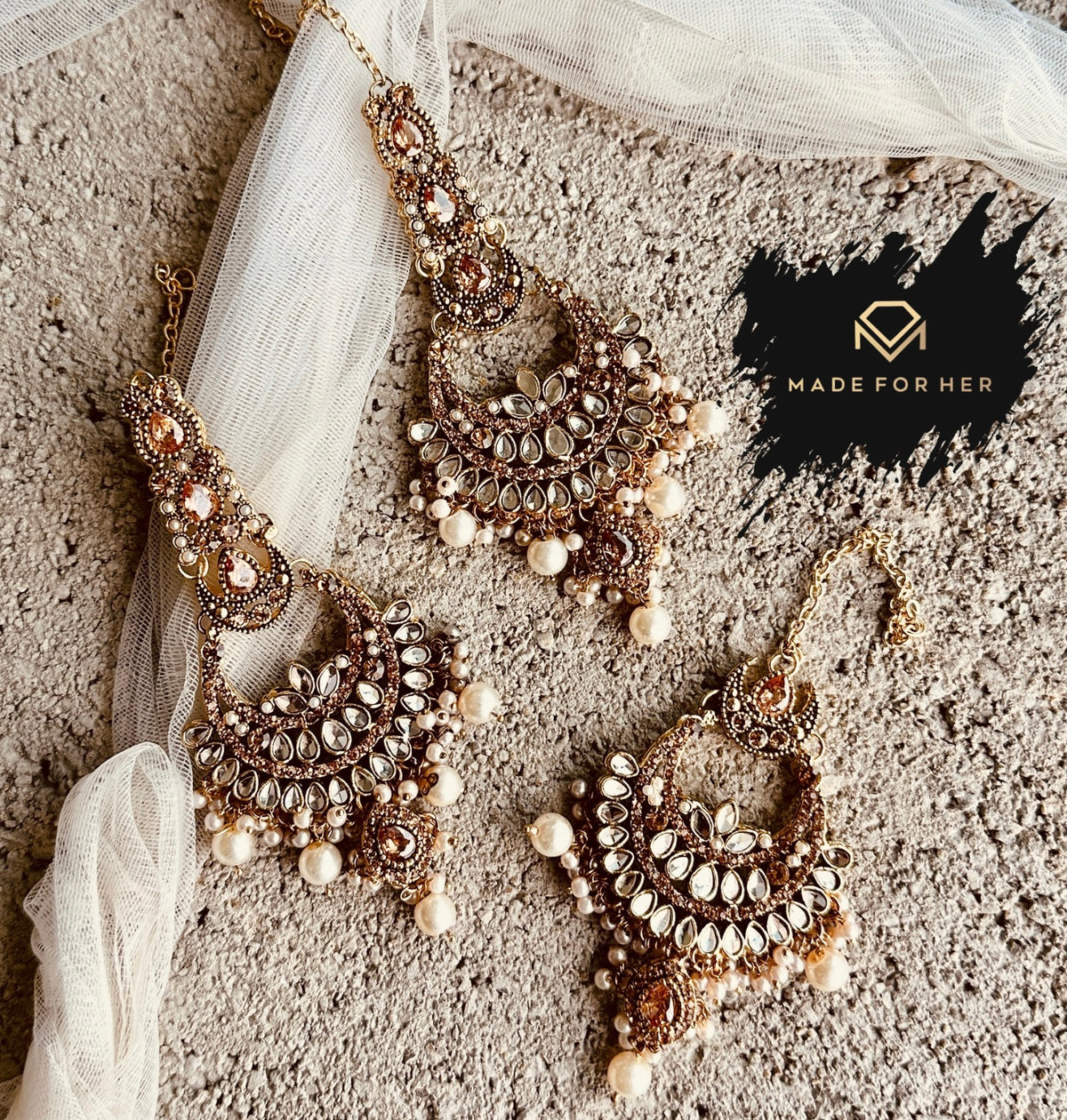 Aura Earrings & Tikka Set - KWA1004