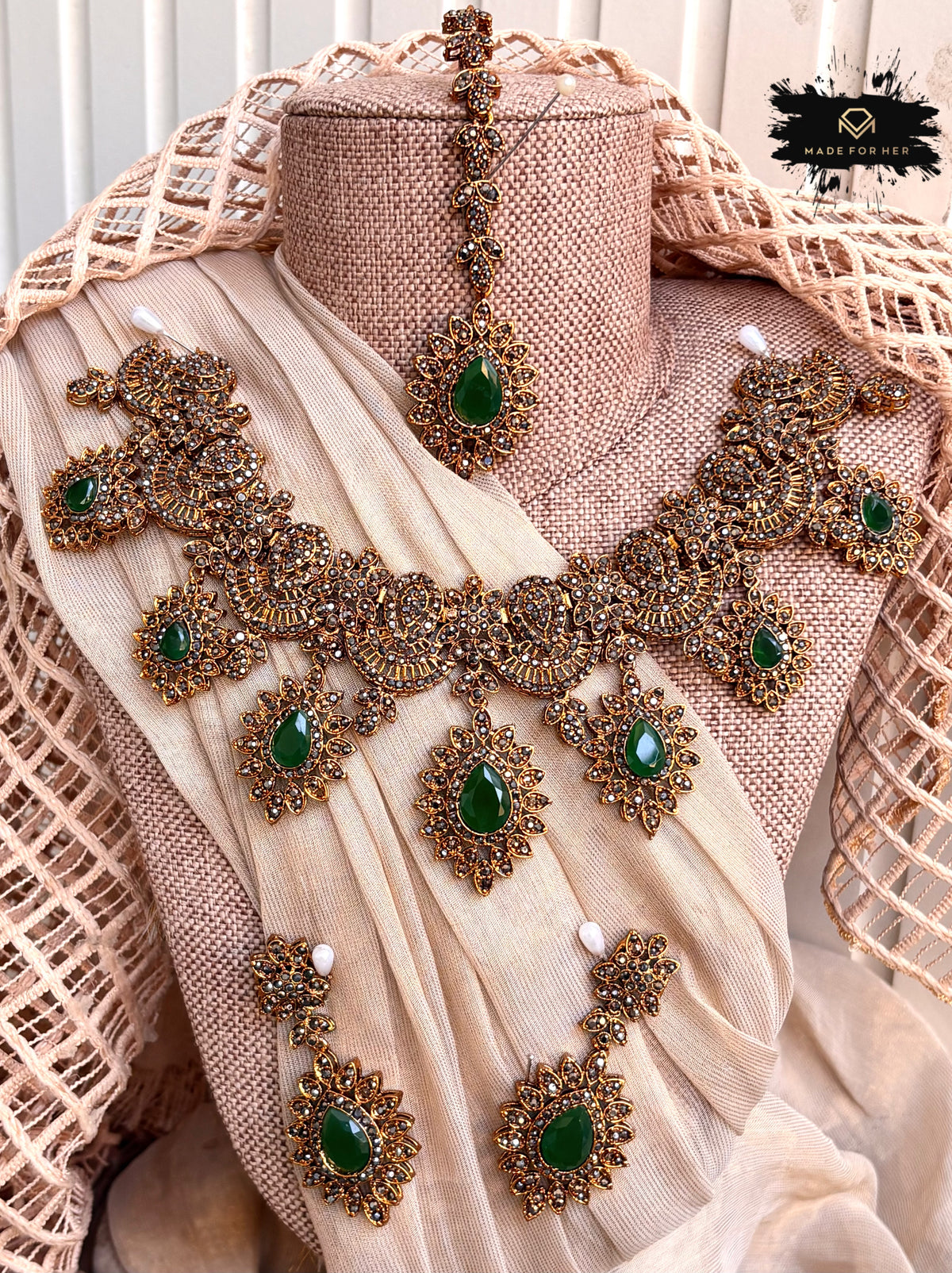Crystal Statement Necklace Set - RAYN1079