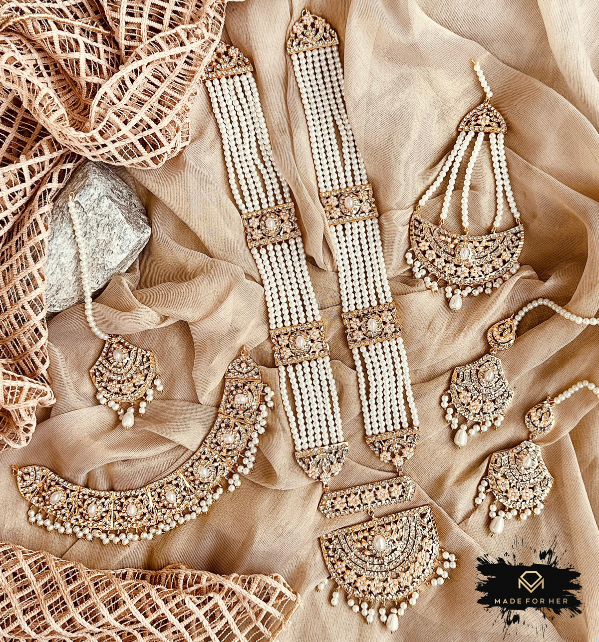 Zaib-e-Hyderabad Bridal Set - RH1075