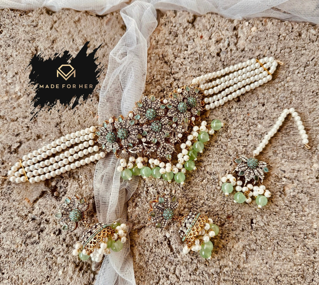 Vintage Aura Choker - RAYN1005