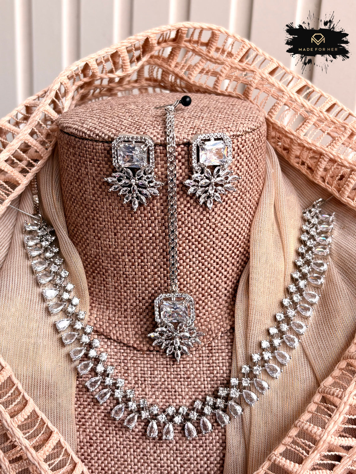 Aveline Zircon Necklace Set - KM1001