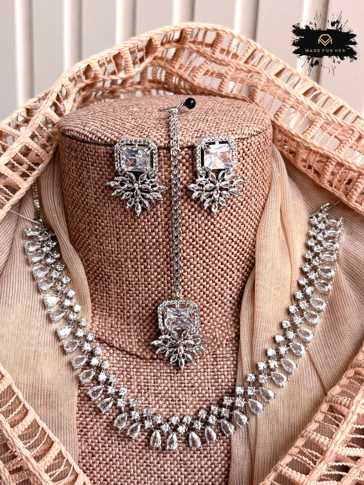 Aveline Zircon Necklace Set - KM1001