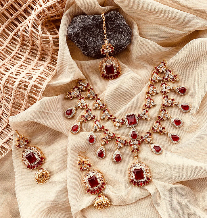 Iyla – Graceful Necklace Set