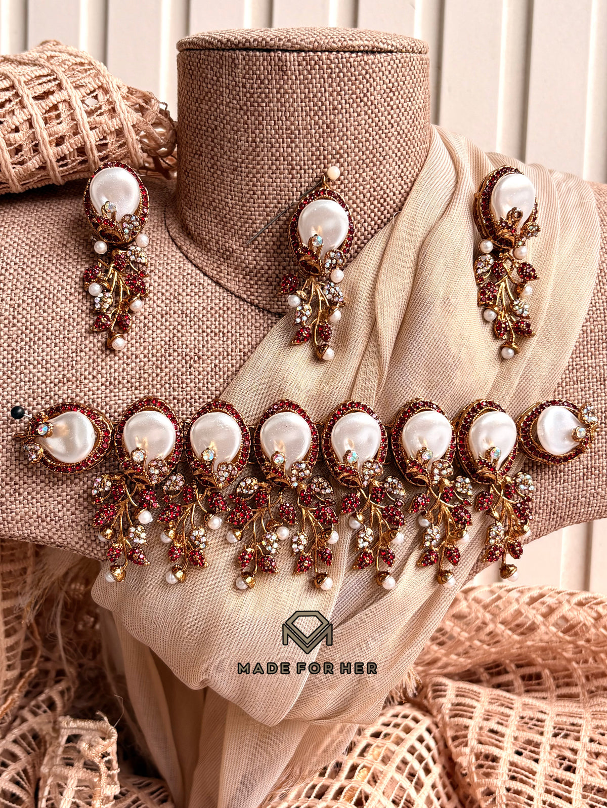 Elegant Statement Choker Set - KQK1010