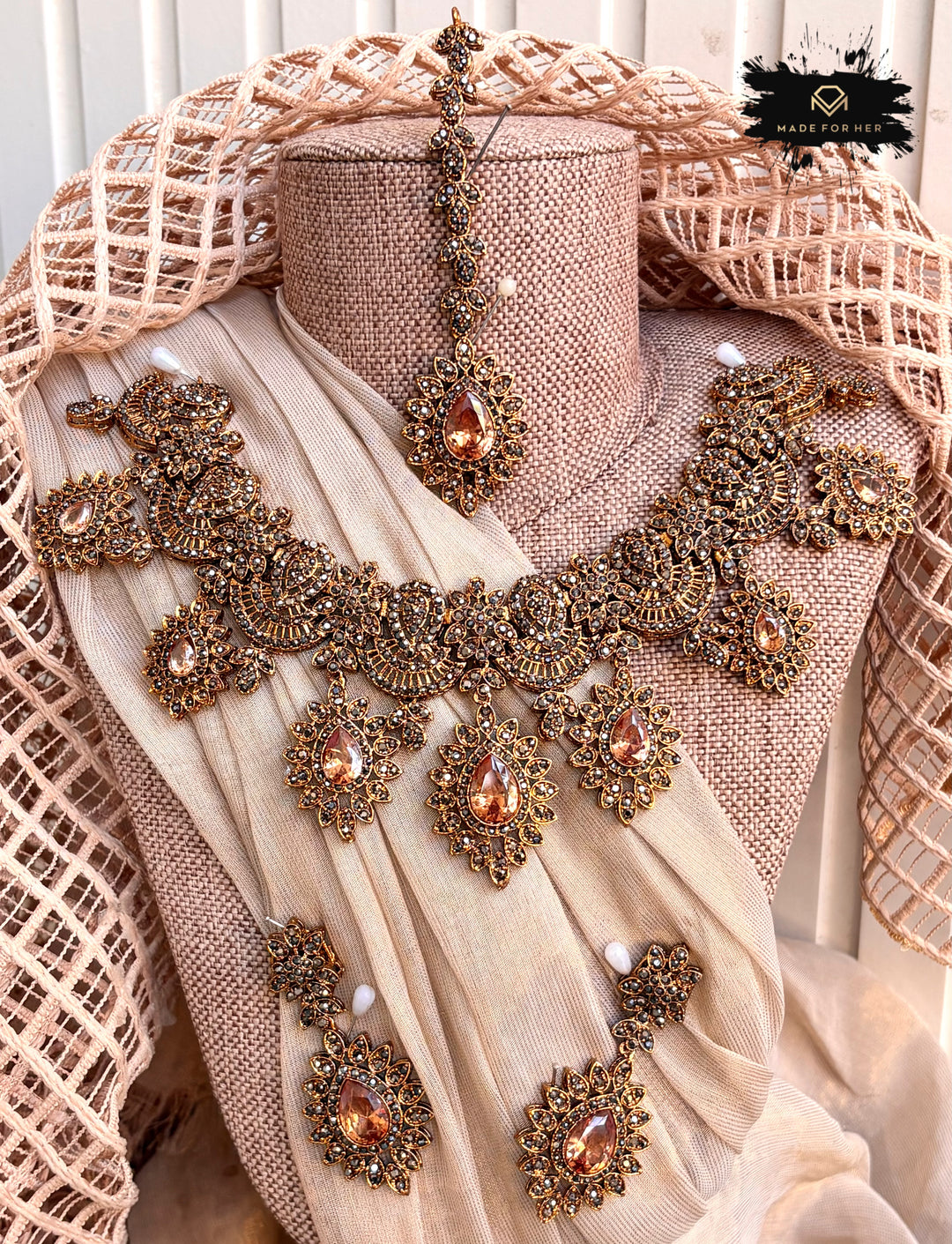 Crystal Statement Necklace Set - RAYN1079
