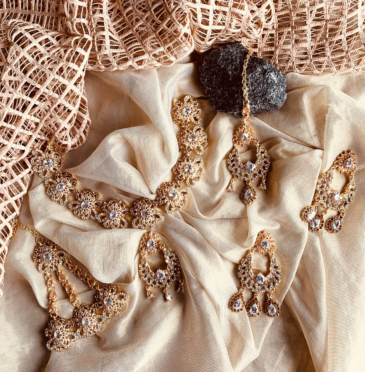 Nayra â€“ Elegant Necklace Set