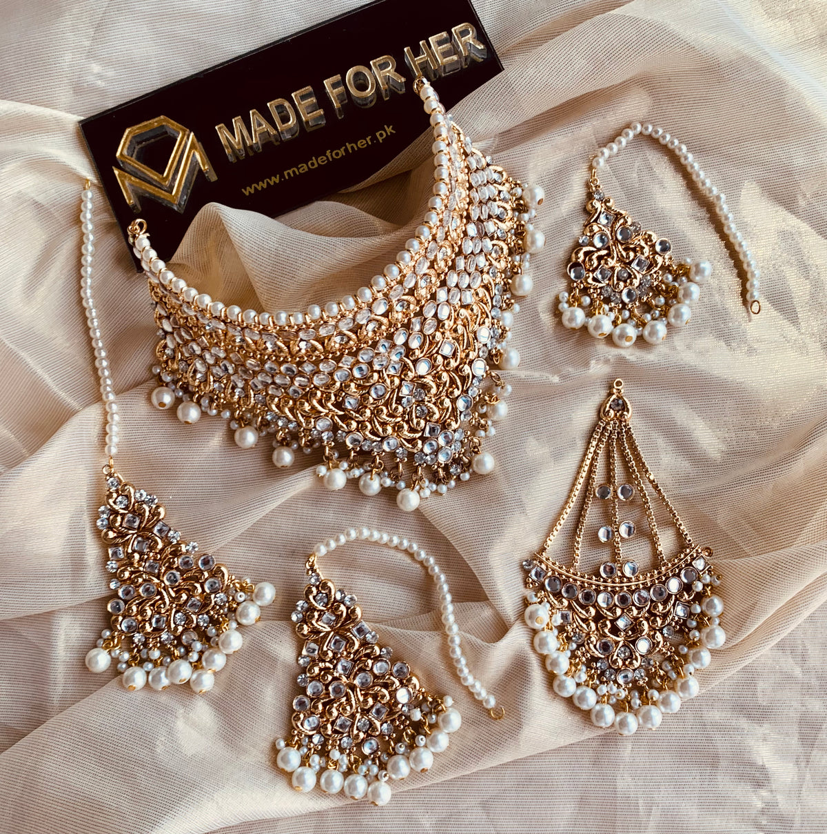 Luxurious Bridal Collar - KAT033