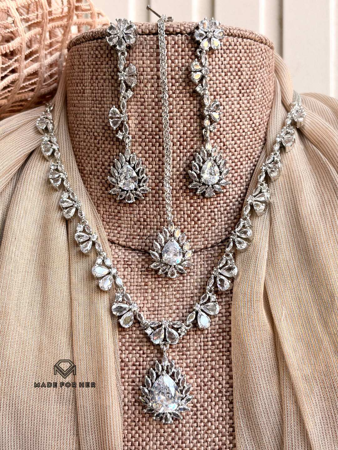 Solenne Zircon Necklace Set - KFS1142