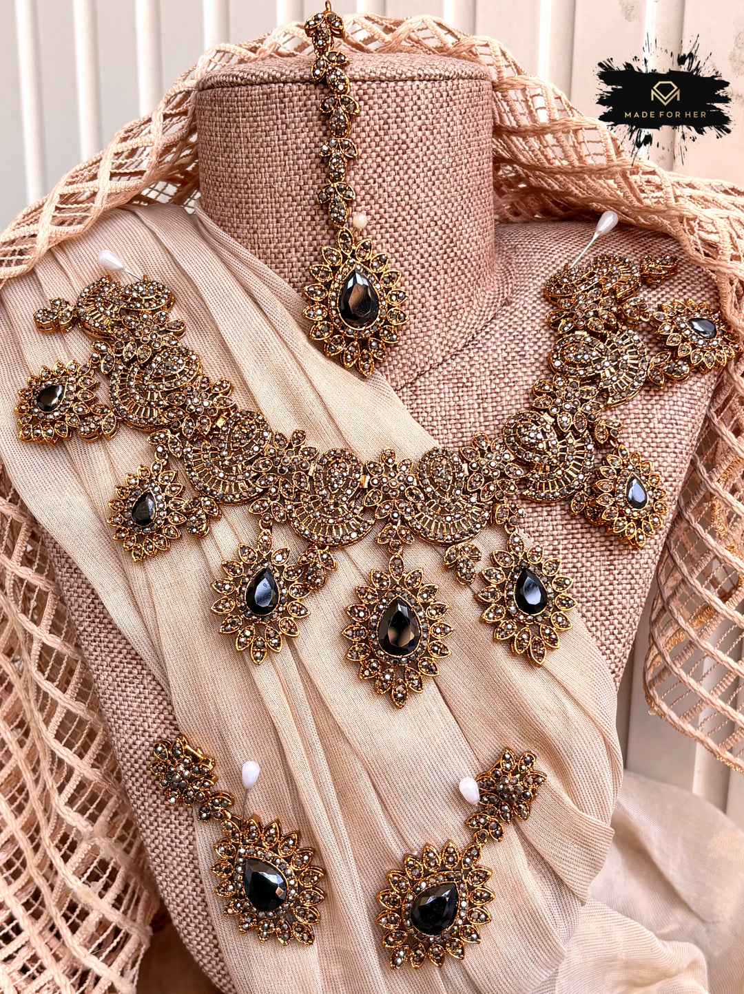 Crystal Statement Necklace Set - RAYN1079