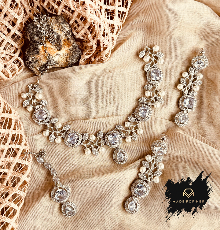 Dazzling Enchant Necklace Set - KSH1025