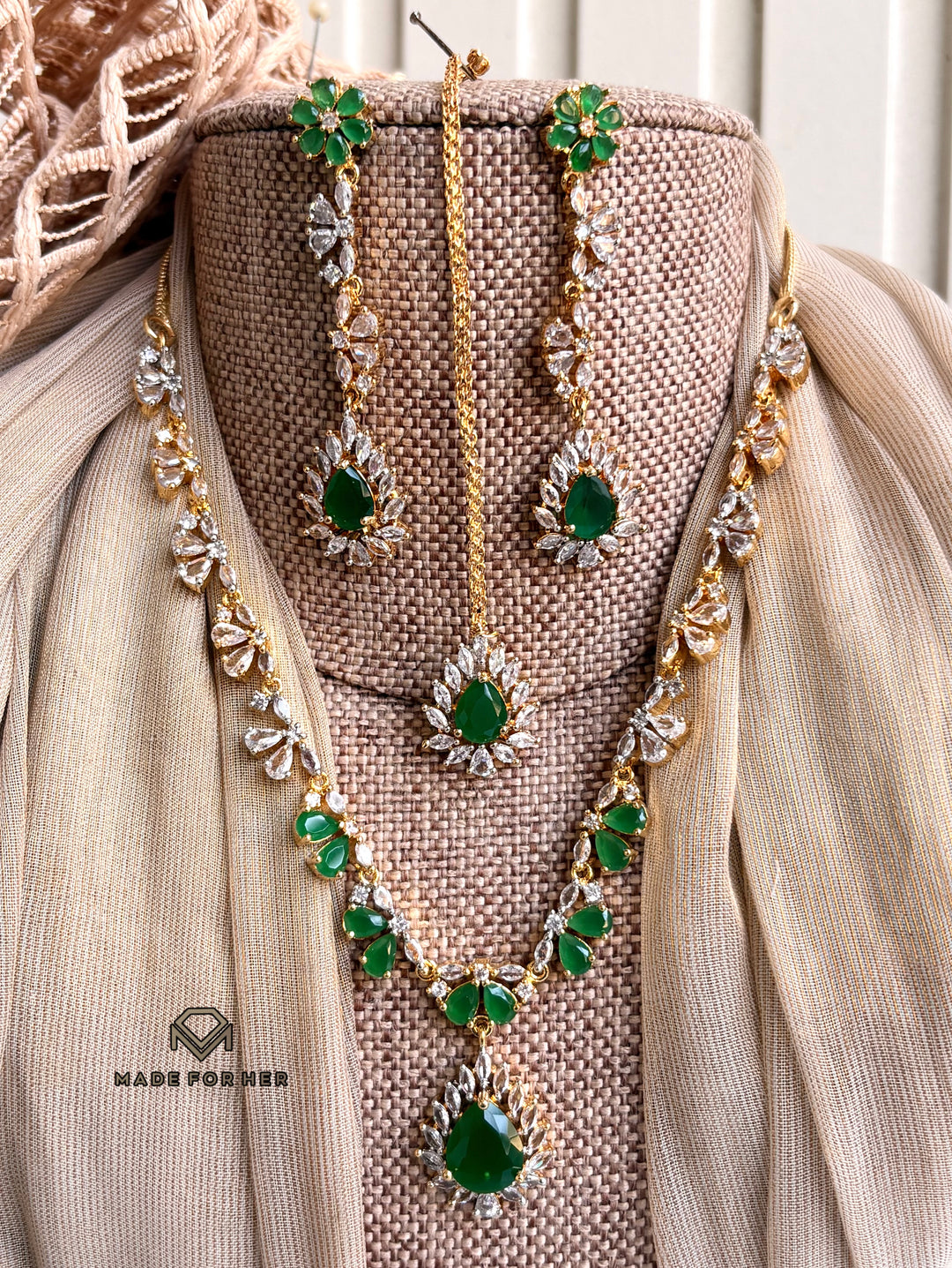 Solenne Zircon Necklace Set - KFS1142
