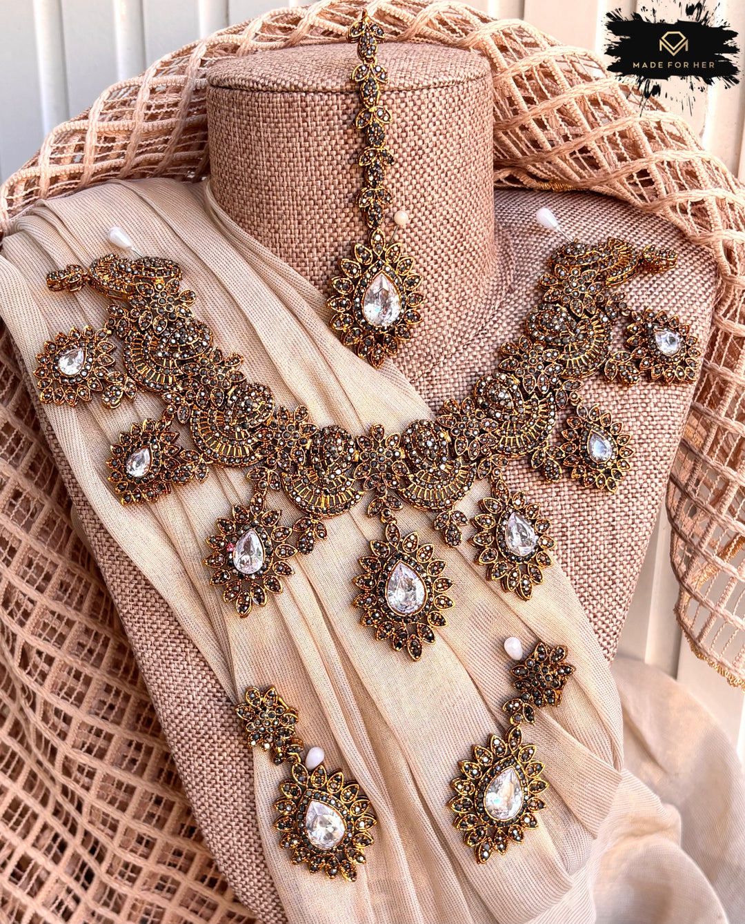 Crystal Statement Necklace Set - RAYN1079