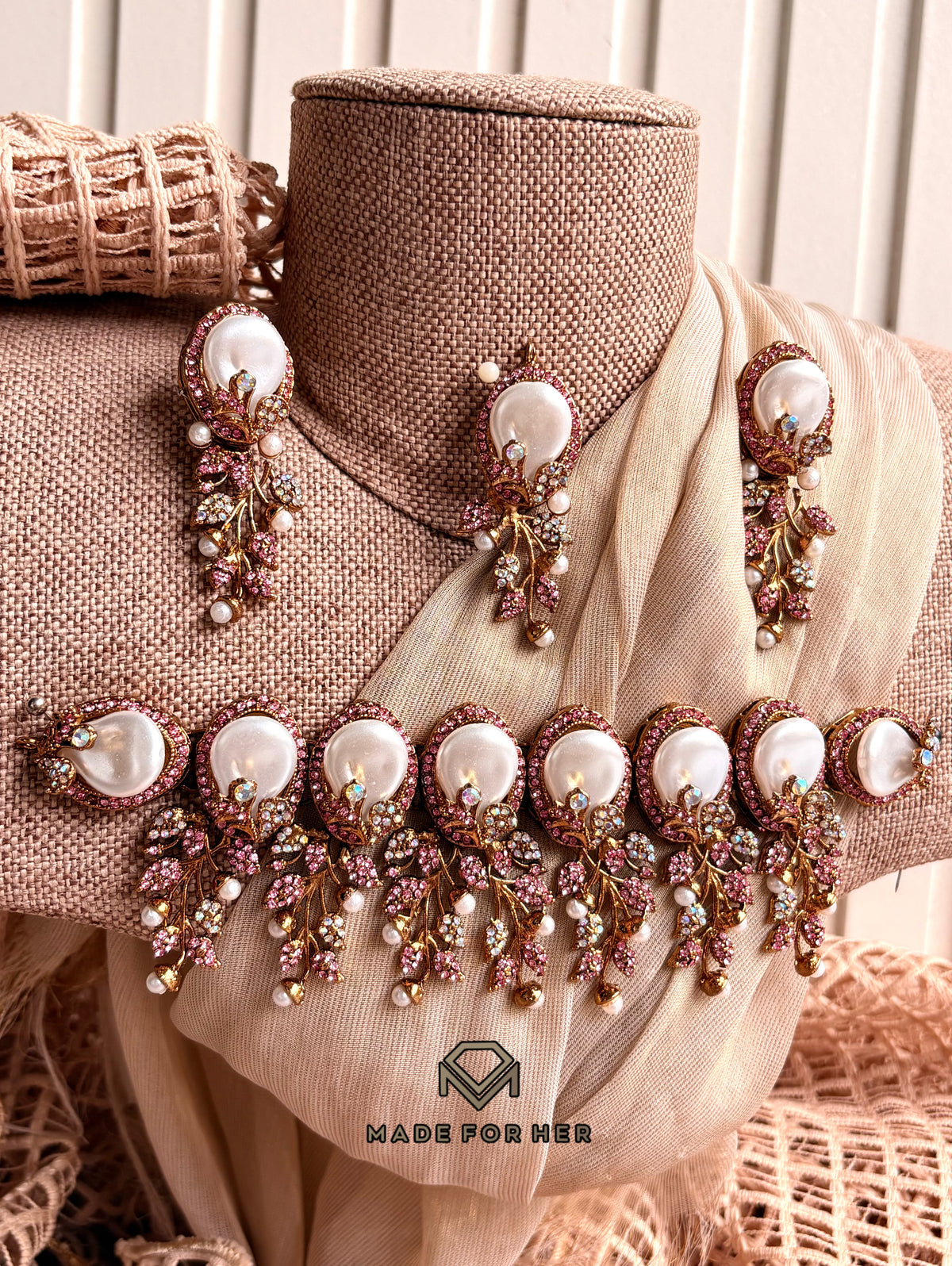 Elegant Statement Choker Set - KQK1010