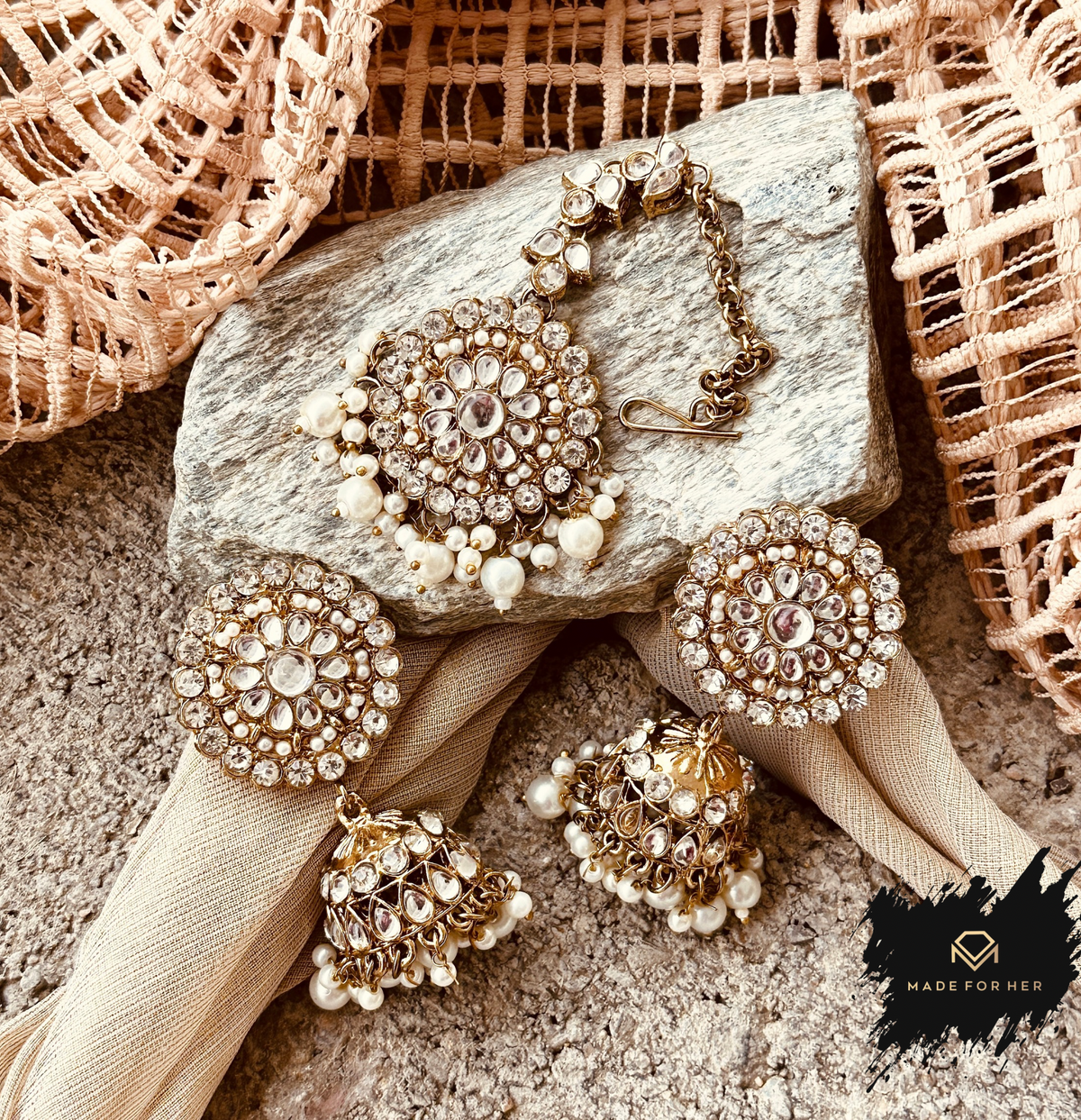 Orla â€“ Jhumki & Tikka Set - KMW1035