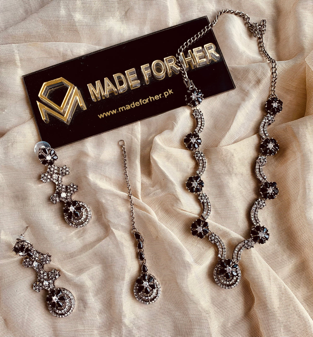 Beautiful Necklace - Black Polish - KSH067
